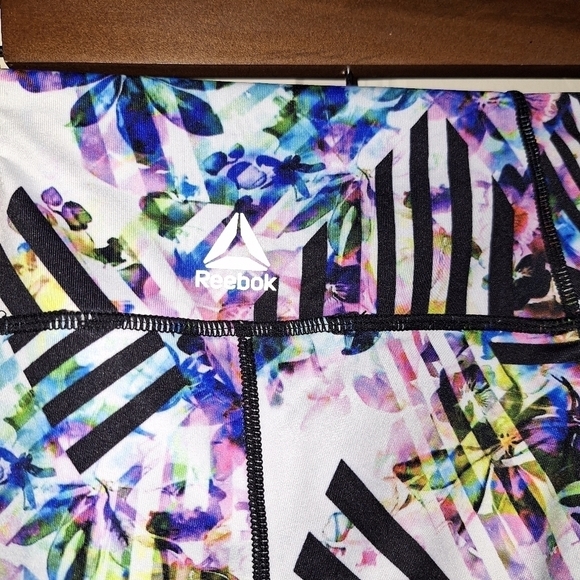 Reebok Floral capri leggings size Medium - Picture 6 of 6